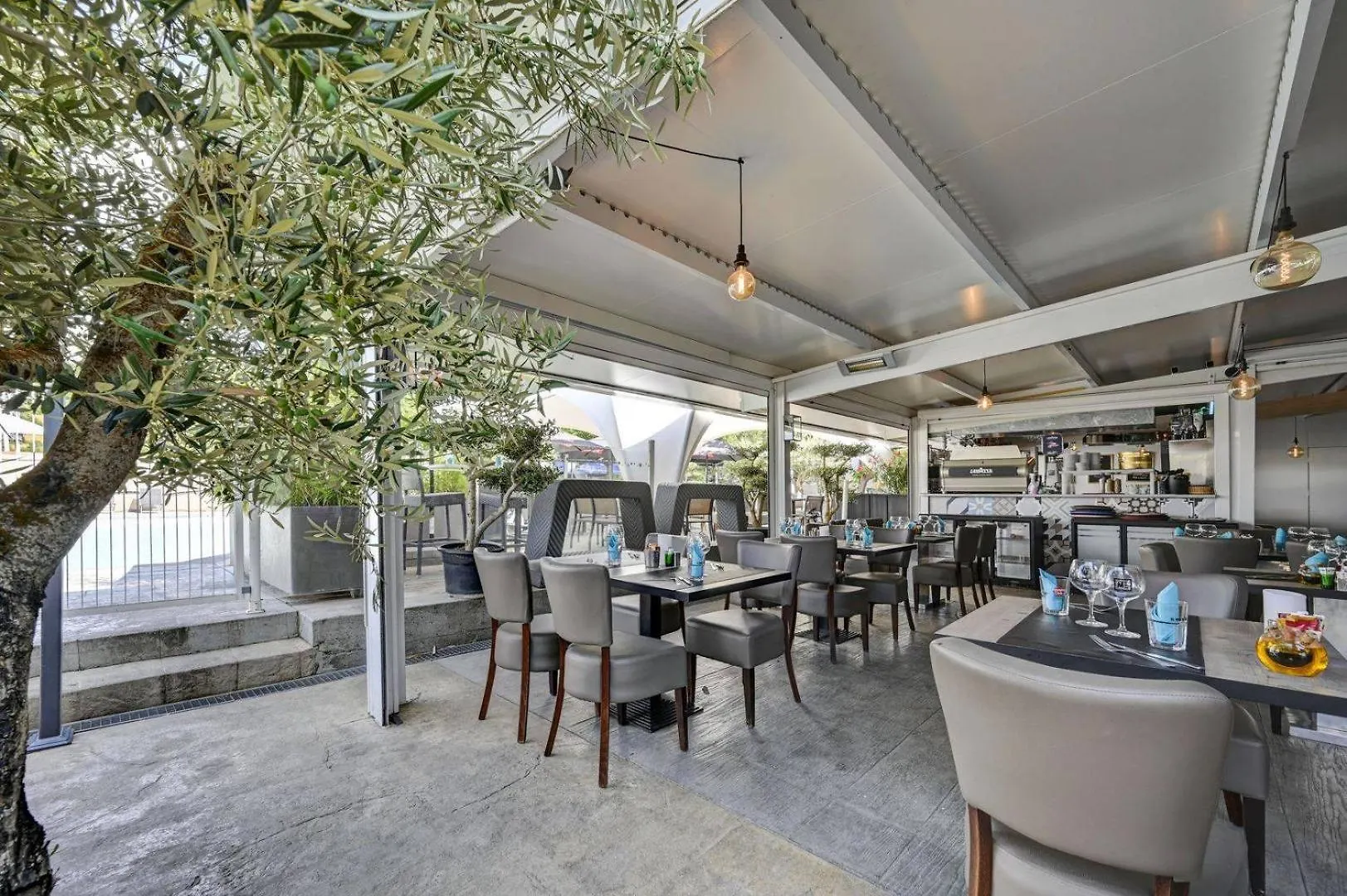 Hotel Le Mas D'Estello Tallard 3*,
