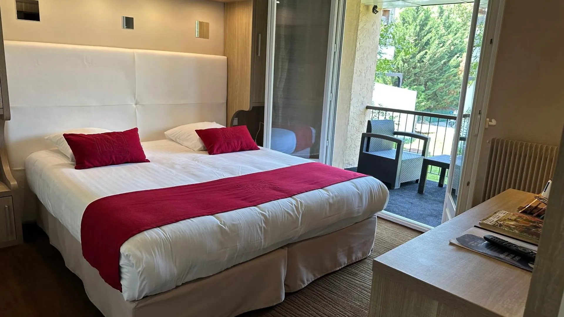 Le Mas D'Estello Hotel Tallard